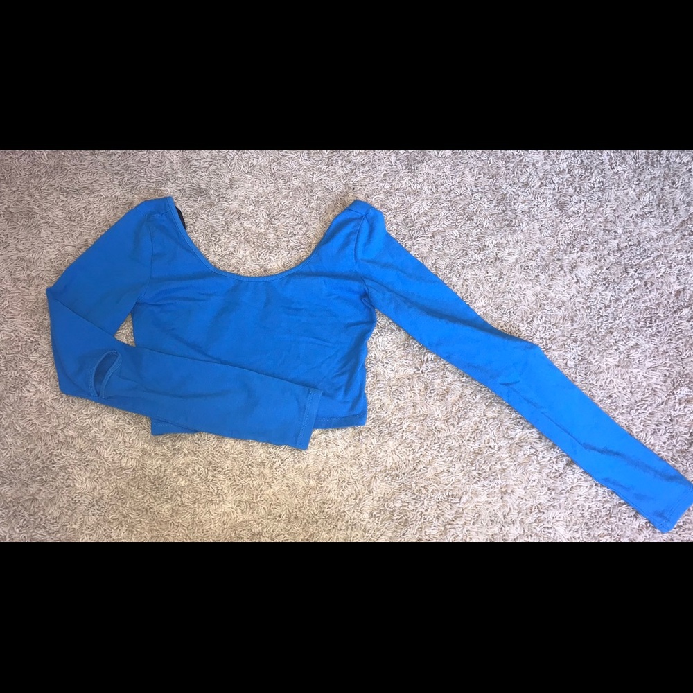 Off the shoulder blue long sleeved crop